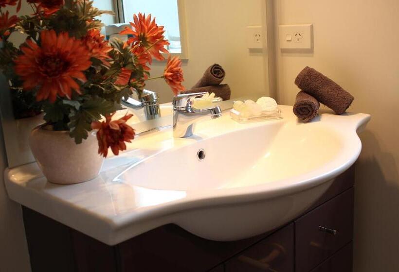 스탠다드 스튜디오, Tresori Motor Lodge