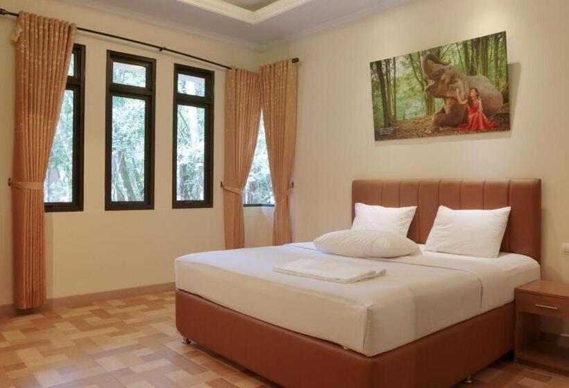 בונגלו סטנדרט עם 3 חדרי שינה, Safari Resort