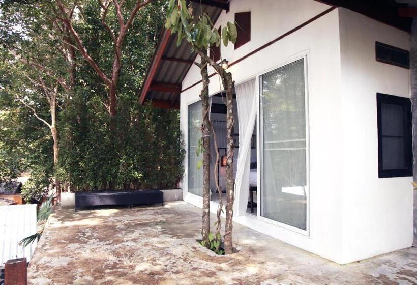 디럭스 방갈로, Barefoot Project Formerly Baan Klong Kleng