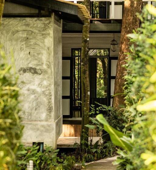 패밀리 스위트, Barefoot Project Formerly Baan Klong Kleng