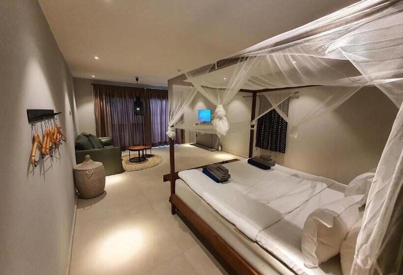 اتاق استاندارد با چشم‌انداز استخر, Kalimba Beach Resort