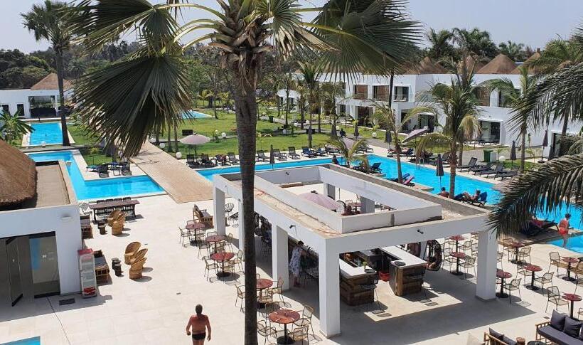 اتاق استاندارد با چشم‌انداز استخر, Kalimba Beach Resort