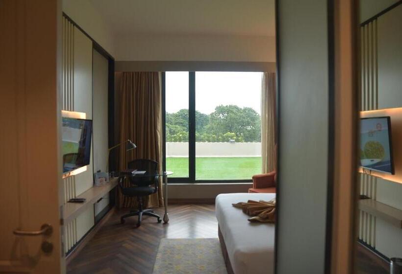 デラックスルーム, Polo Towers Agartala