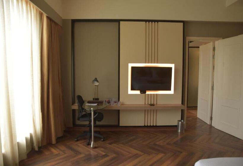 デラックスルーム, Polo Towers Agartala