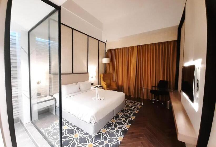 キングサイズベッドのスタンダードルーム, Polo Towers Agartala