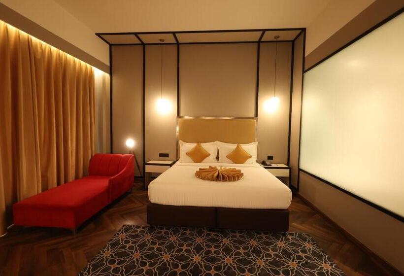 キングサイズベッドのスタンダードルーム, Polo Towers Agartala