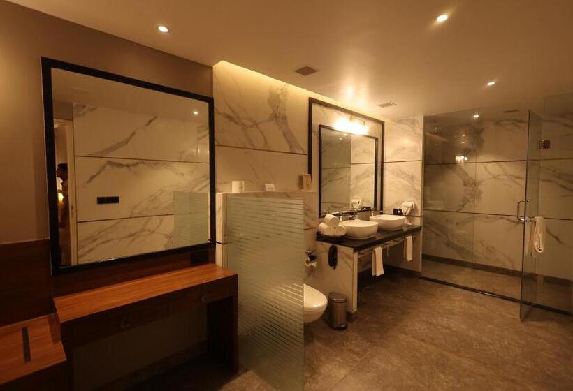 スイート（家族用）, Polo Towers Agartala