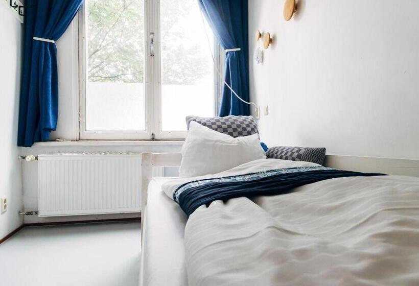 اتاق استاندارد سه نفره, Clinkcoco