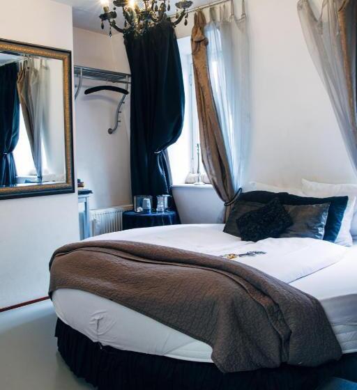 اتاق رویال, Clinkcoco