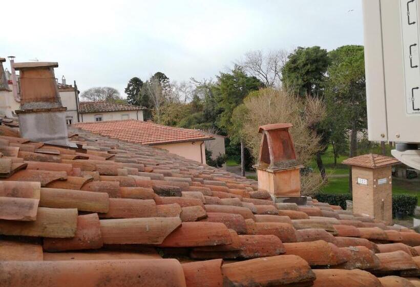اتاق استاندارد یک نفره, Window To The Tower