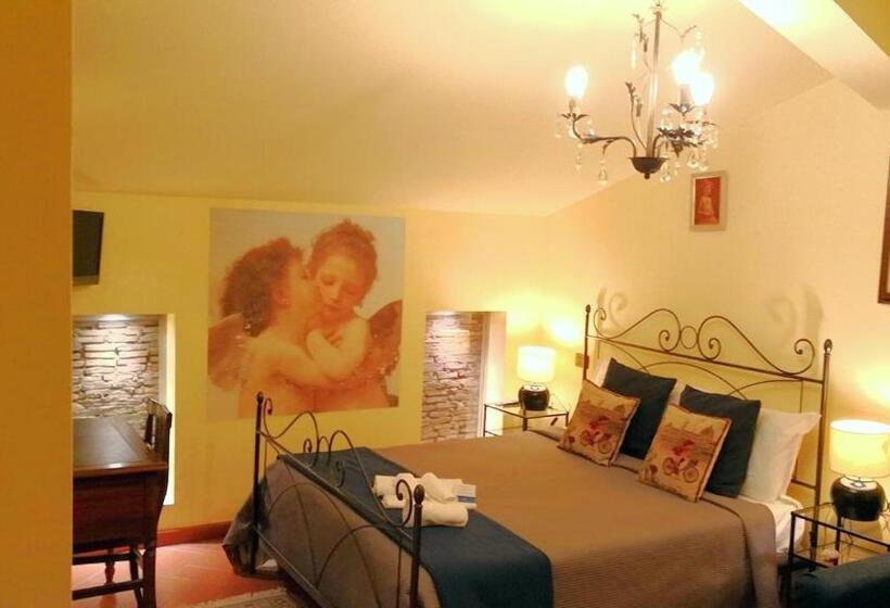 اتاق استاندارد یک نفره, Window To The Tower