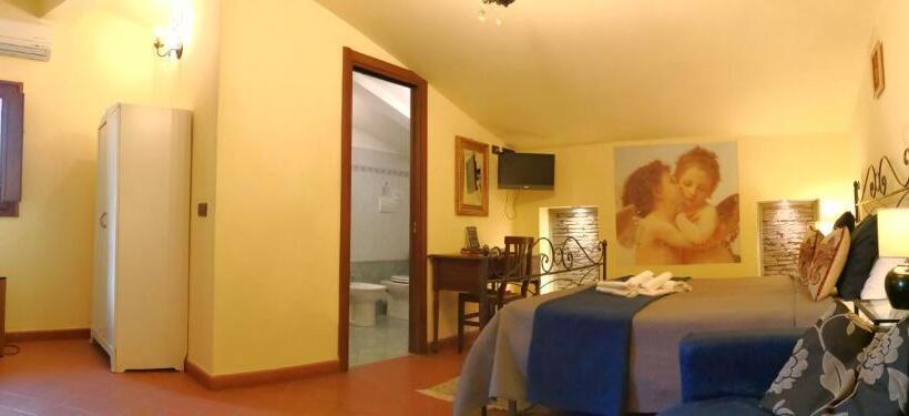 اتاق استاندارد یک نفره, Window To The Tower