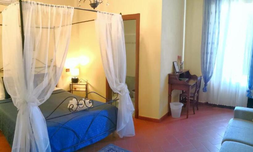 اتاق استاندارد سه نفره, Window To The Tower