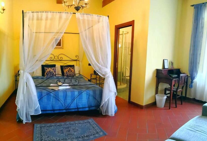 اتاق استاندارد سه نفره, Window To The Tower