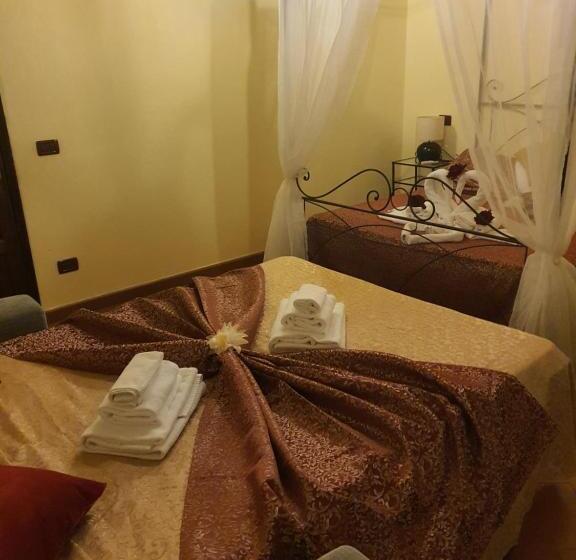 اتاق استاندارد چهار تخته, Window To The Tower