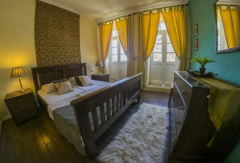 バルコニー付きスタンダードルーム, Berat Backpackers Hostel