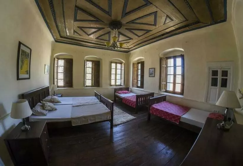 スタンダード4人部屋, Berat Backpackers Hostel