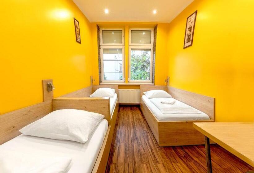 اتاق استاندارد سه نفره, Do Step Inn Home   Hotel & Hostel