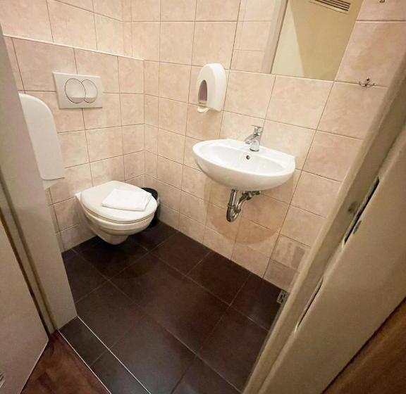 اتاق استاندارد سه نفره, Do Step Inn Home   Hotel & Hostel