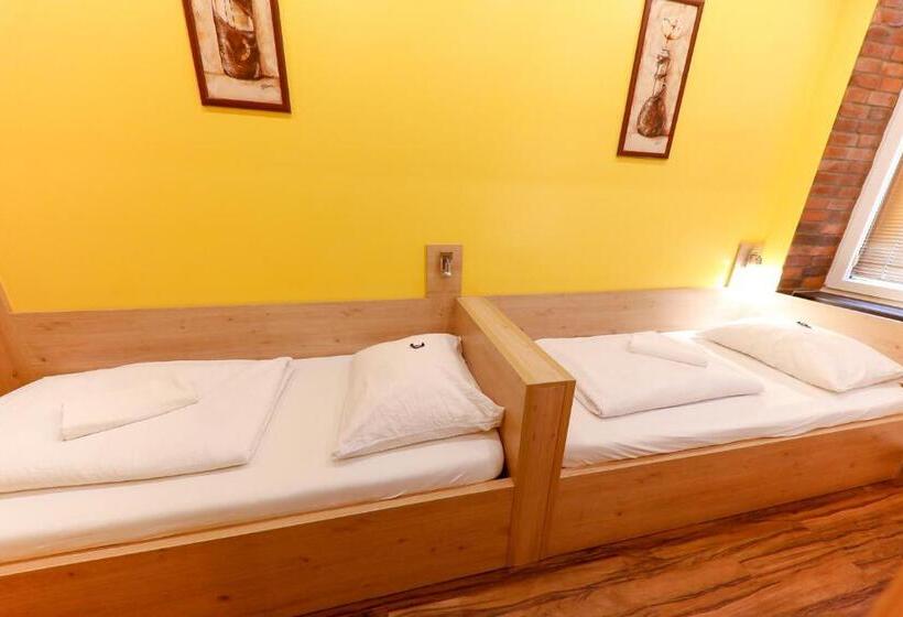 اتاق استاندارد چهار تخته, Do Step Inn Home   Hotel & Hostel