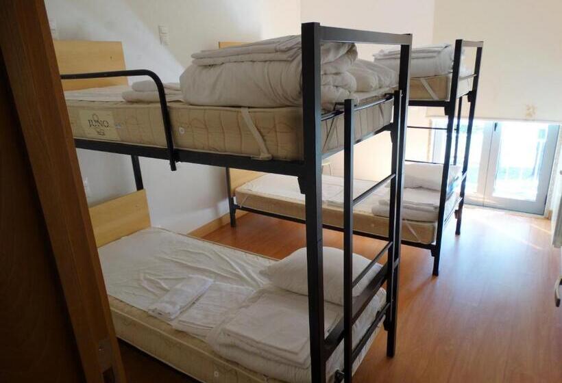 חדר סטנדרטי לארבעה עם חדר אמבטיה משותף, Hi Melgaço   Pousada De Juventude   Hostel