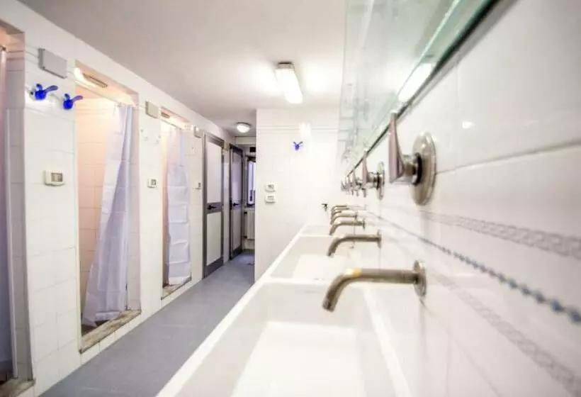 تختخواب در اتاق مشترک, Hostel Santa Monaca