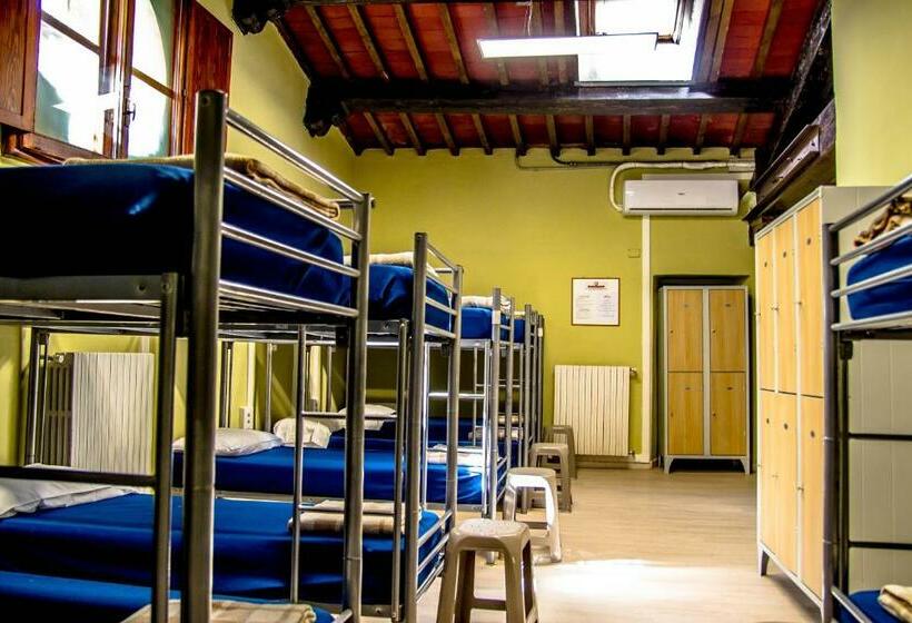 تختخواب در اتاق مشترک, Hostel Santa Monaca