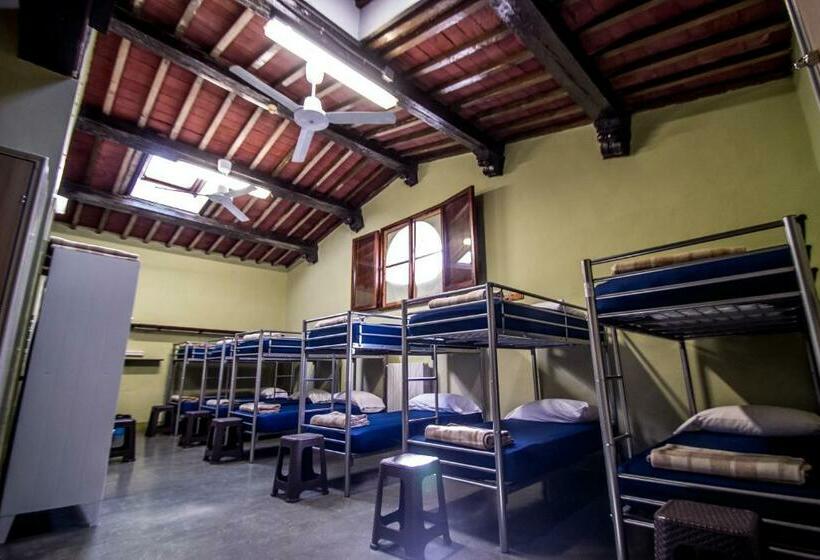 共用房间的床, Hostel Santa Monaca