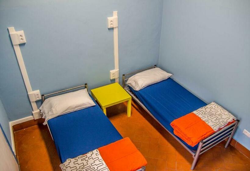 带共用浴室的标准房间, Hostel Santa Monaca