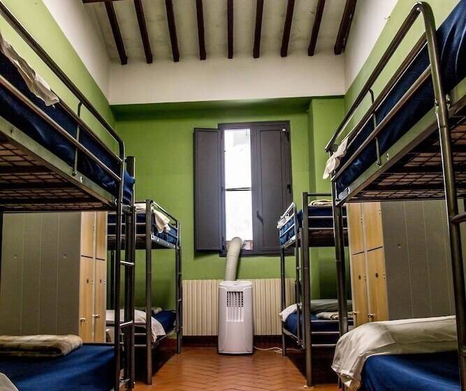 تختخواب در اتاق مشترک, Hostel Santa Monaca