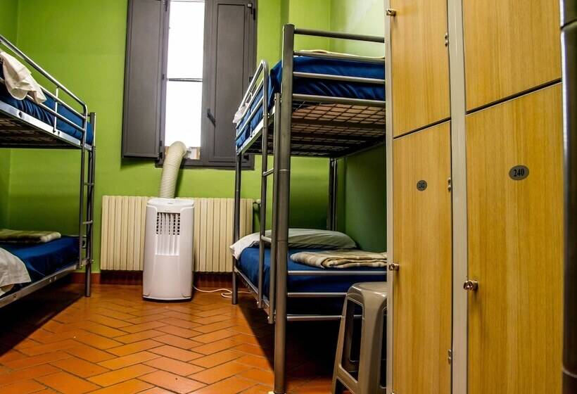 تختخواب در اتاق مشترک, Hostel Santa Monaca