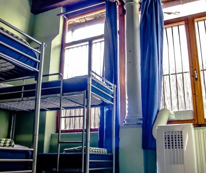 共用房间的床, Hostel Santa Monaca