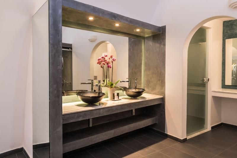 ویلای 3 خوابه با استخر, Anteliz Suites