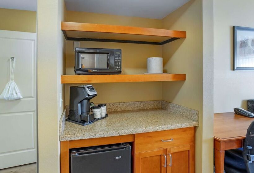 سوییت, Best Western Plus University Park Inn & Suites