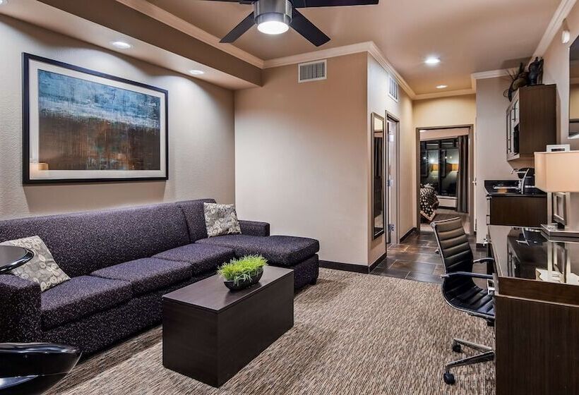 جناح, Best Western Premier Crown Chase Inn & Suites