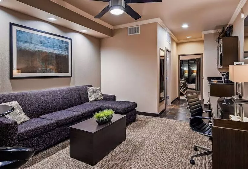 スイート, Best Western Premier Crown Chase Inn & Suites