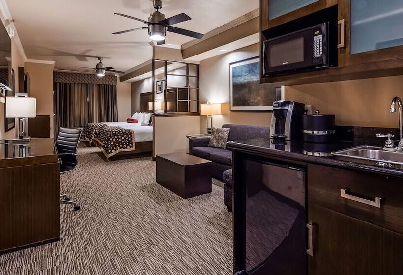Люкс, Best Western Premier Crown Chase Inn & Suites