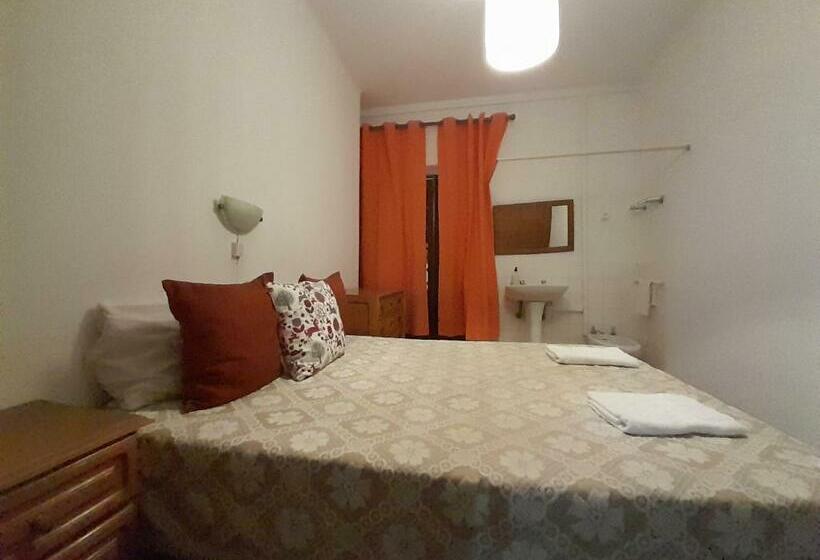 带共用浴室的标准房间, Caravela