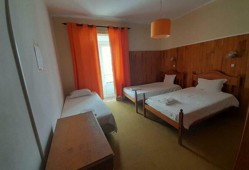 标准三人间共用浴室, Caravela