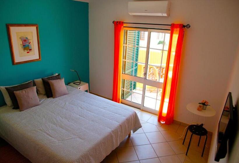 חדר דלוקס עם מרפסת, Casas Novas Guesthouse   Adults Only