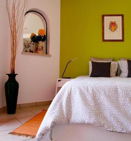 חדר דלוקס עם מרפסת, Casas Novas Guesthouse   Adults Only