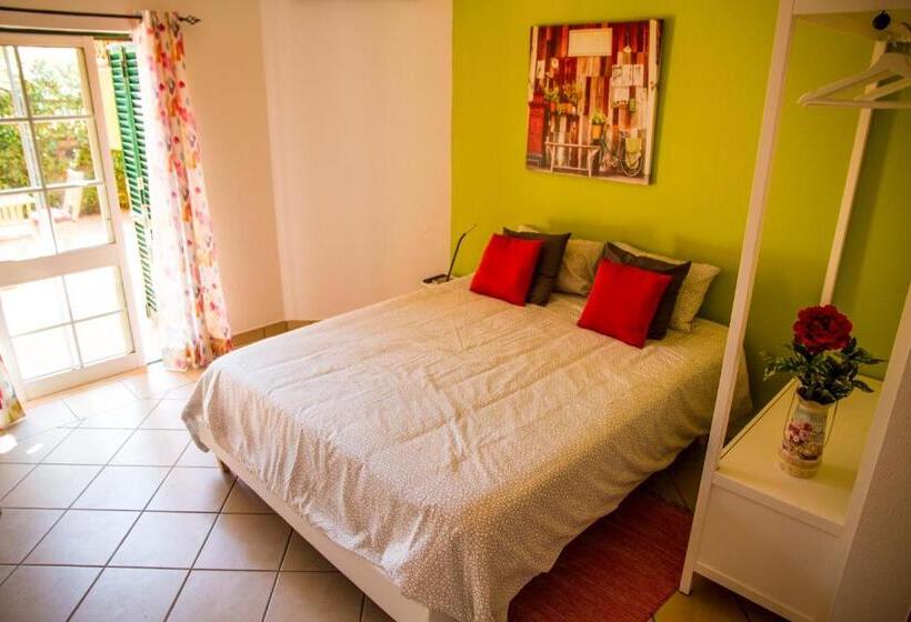 חדר דלוקס עם מרפסת טרסה, Casas Novas Guesthouse   Adults Only