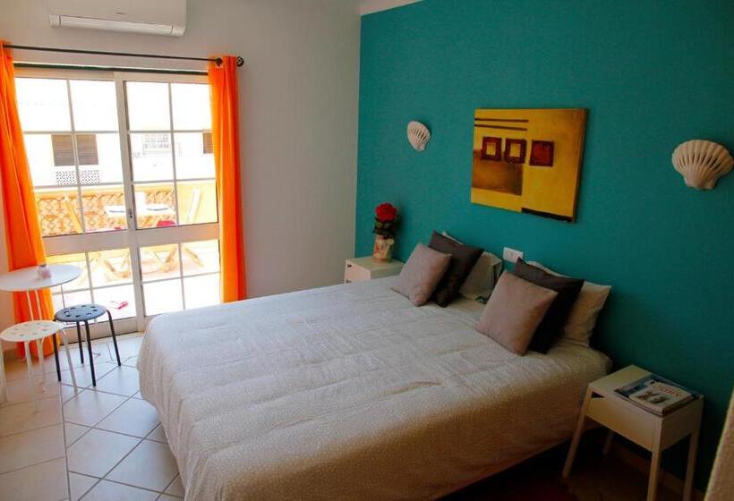 חדר דלוקס עם מרפסת, Casas Novas Guesthouse   Adults Only