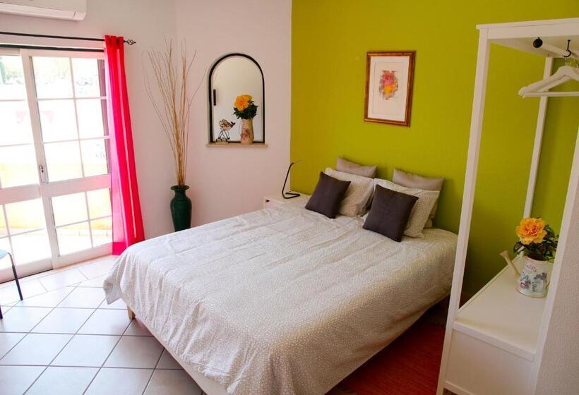 חדר דלוקס עם מרפסת, Casas Novas Guesthouse   Adults Only