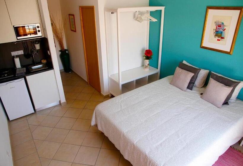 חדר דלוקס עם מרפסת, Casas Novas Guesthouse   Adults Only