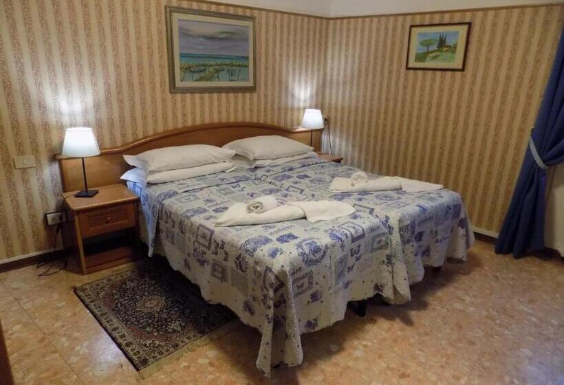 اتاق استاندارد با سرویس بهداشتی مشترک, Il Pitti  Soggiorno