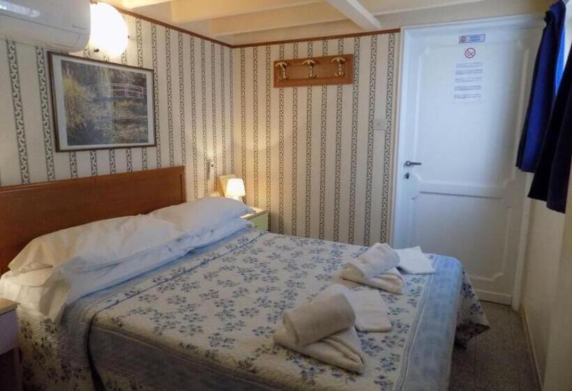 اتاق استاندارد با سرویس بهداشتی مشترک, Il Pitti  Soggiorno