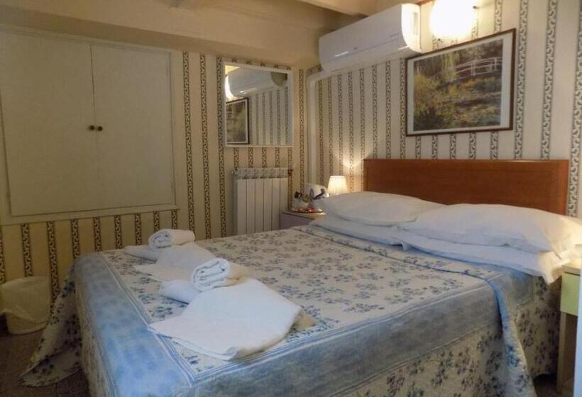 اتاق استاندارد با سرویس بهداشتی مشترک, Il Pitti  Soggiorno