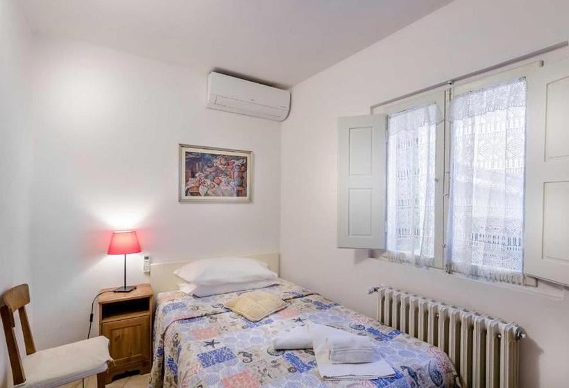 اتاق استاندارد یک تخته با سرویس بهداشتی مشترک, Il Pitti  Soggiorno