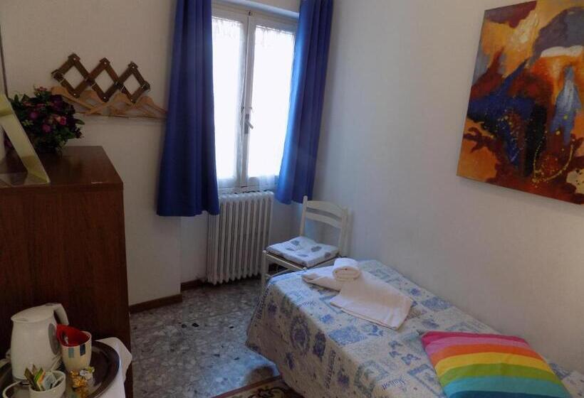 اتاق استاندارد یک تخته با سرویس بهداشتی مشترک, Il Pitti  Soggiorno